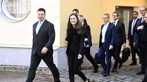 Sanna Marin (sd) tapasi perjantaina muun muassa Viron pääministerin Jüri Rataksen (edessä).
