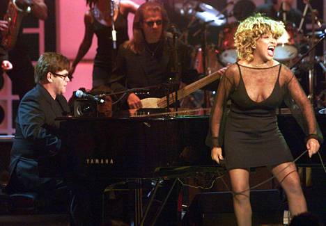 Tina Turner esiintyi Elton Johnin kanssa Diva's Live 99 -konsertissa New Yorkissa huhtikuussa 1999.