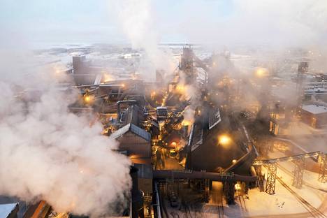 SSAB:n Raahen-terästehdas tuottaa noin kahdeksan prosenttia koko Suomen vuotuisista hiilidioksidipäästöistä. Raahessa toivottiin, että SSAB aloittaisi Raahesta, kun se muuttaa tehtaitaan käyttämään puhdasta vetypelkistysteknologiaa. Ruotsin Luulaja vei kuitenkin voiton.