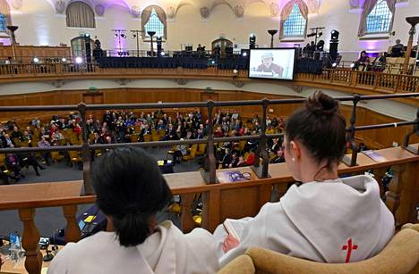 Englannin kirkon kirkolliskokouksessa siunauksen hyväksymistä kannatti 250 edustajaa ja vastusti 181. Kirkolliskokous kokoontui Lontoossa.