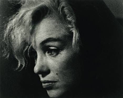 Arnold Newmanin sadan valokuvan joukossa on muun muassa kuva Marilyn Monroesta Beverly Hillsissä, Kaliforniassa (1962). 