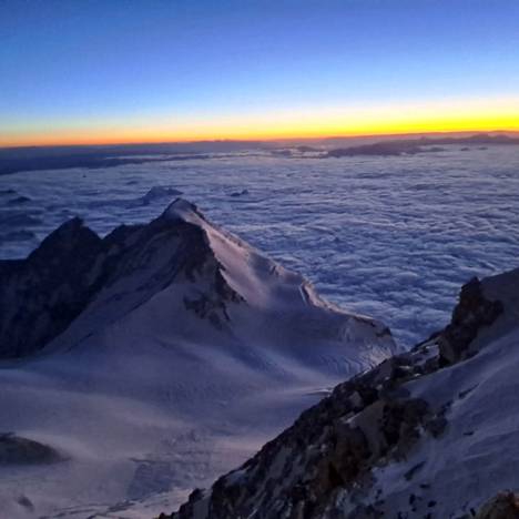 Such a view opens from the top of Makalu.