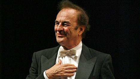 Charles Dutoit johti Royal Philharmonic Orchestraa Santanderissa Espanjassa elokuussa 2006.