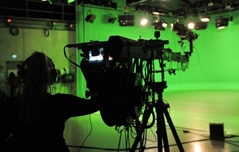 Tutkimuksen mukaan elokuva- ja tv-alalla on myös työtehtävien sukupuolittumista. Kuvassa tv-studio Taideteollisessa korkeakoulussa huhtikuussa 2011.
