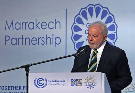  Luiz Inácio Lula da Silva puhumassa ilmastokokouksessa keskiviikkona.