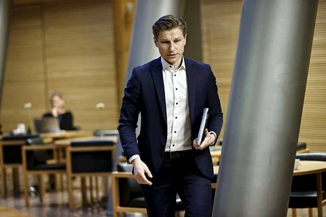 Puolustusvaliokunnan puheenjohtaja Antti Häkkänen (kok)