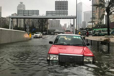 Hirmumyrsky Mangkhut teki tuhoa Hongkongissa syyskuussa. Sään ääri-ilmiöt yleistyvät ilmastonmuutoksen seurauksena.