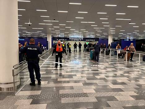 Välikohtaus tapahtui Helsinki-Vantaan lentoaseman tuloaulassa torstaina illalla.