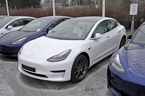 Tesla-merkin autot ovat olleet suosittuja uusina ja käytettyinä.