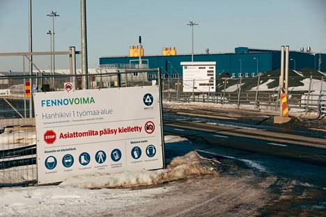 Suomalais-venäläisellä Fennovoiman ydinvoimalatyömaalla Pohjois-Pohjanmaan Pyhäjoella rakentaminen on toistaiseksi jatkunut maailmantilanteesta huolimatta.