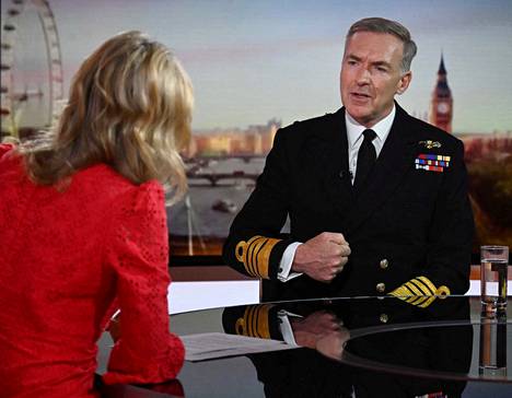 Britannian asevoimien komentaja, amiraali Tony Radakin arvioi Ukrainan sodan tilannetta BBC:n aamuohjelmassa 17. heinäkuuta. Kuva on BBC:n medialle jakama tiedotuskuva.