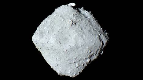 Japanilainen luotain Hayabusa 2 otti asteroidi Ryugulta näytteitä kahdesta paikasta. Ne tulivat kapselissa Maahan joulukuussa 2020. 