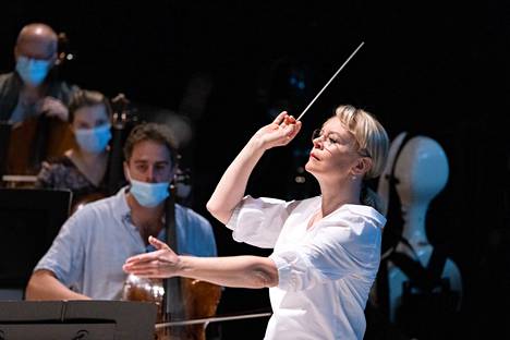 Susanna Mälkin kausi Helsingin kaupunginorkesterin ylikapellimestarina päättyy tämän konserttikauden jälkeen.