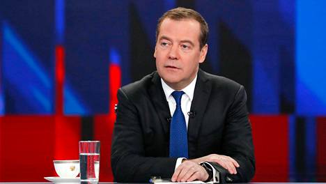 Pääministeri Medvedev pitää dopingrangaistusta ”krooniseksi muuttuneena Venäjän-vastaisena hysteriana” – verkossa irvailtiin television löytävän Yhdysvallat ja Ukraina syyllisiksi