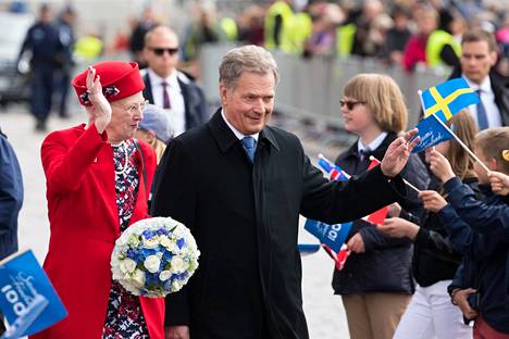 Kuningatar Margareeta II kuvattiin presidentti Sauli Niinistön kanssa vuonna 2017 Helsingissä.
