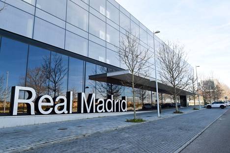 Real Madrid järjesti sunnuntaina kiireellisen kokouksen FC Barcelonan korruptiosyytteisiin liittyen.