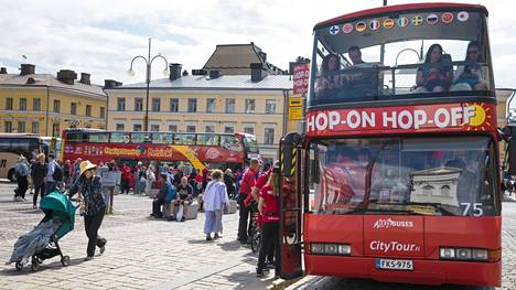 Citytourin ja Strömman bussit näyttävät samalta, ja molemmat lähtevät Senaatintorilta.