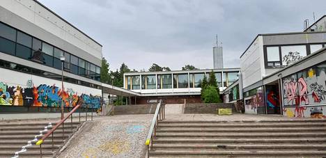 Suomalais-venäläisen koulun sisätiloissa on parhaillaan meneillään purkutyöt.