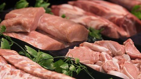 Suomalaiset syövät liikaa punaista lihaa.