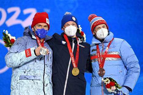 - Iivo earned his gold medal, says Johannes Hösflot Kläbo (right).  Alexander Bolshunov (left) skied in silver.