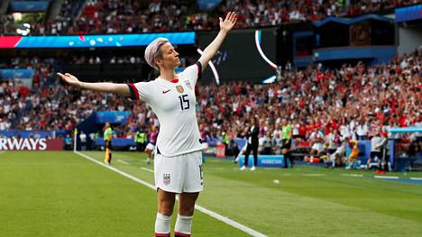 Kapteeni Megan Rapinoe iski kahdesti, USA pudotti huippuottelussa isäntämaa Ranskan naisten MM-turnauksesta