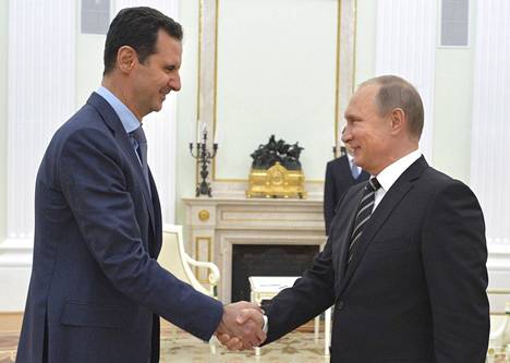 Lokakuussa 2015 Syyrian presidentti Bashar al-Assad ja Venäjän presidentti Vladimir Putin tapasivat Kremlissä. Al-Assad lensi silloin Moskovaan kiittämään Putinia henkilökohtaisesti tämän osoittamasta sotilaallisesta avusta. 