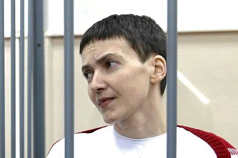 Ukrainan armeijan lentäjä Nadija Savtšenko oli oikeudessa Moskovassa 10. helmikuuta.