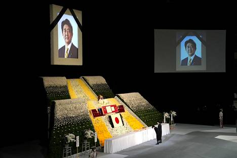 Shinzo Aben hautajaisiin arvioidaan osallistuneen noin 6000 arvovierasta.