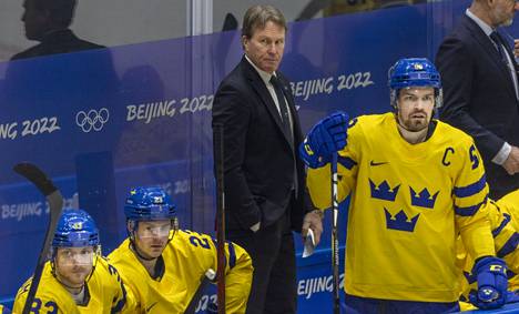 Ruotsin päävalmentaja Johan Garpenlöviä on syytetty ”kädet taskuissa seisoskelusta”.