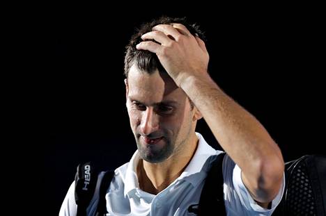 Novak Djokovic ottelun jälkeen marraskuussa Italiassa.