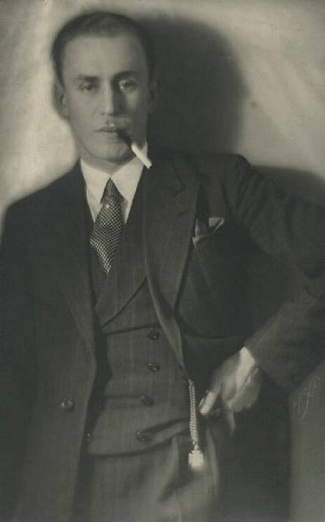 Kirjailija ja kulttuurivaikuttaja Olavi Paavolainen vuonna 1928.