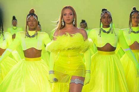 Beyoncé esiintymässä Oscar-gaalassa Los Angelesissa, Kaliforniassa maaliskuussa.