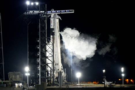 Space X:n aluksen laukaisu viivästyi teknisten ongelmien vuoksi maanantaina.