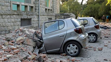 Useita taloja sortui voimakkaassa maanjäristyksessä Albaniassa, kymmeniä ihmisiä loukkaantunut