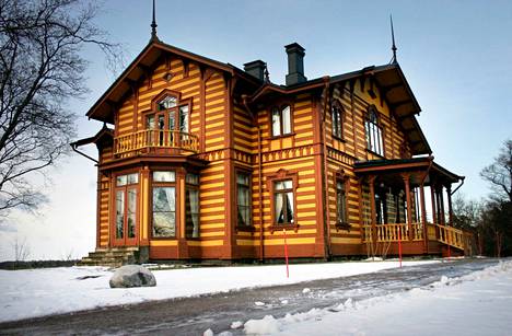 Helsingin Laajasalossa oleva Aino Acktén huvila valmistui vuonna 1877 ja on nykyisin huonossa kunnossa.