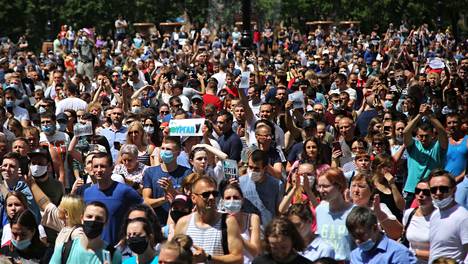 Venäjä | Ainakin tuhannet marssivat Venäjällä suositun kuvernöörin pidätyksen johdosta – paikallisten mukaan kyseessä oli Habarovskin suurin mielenosoitus vuosikymmeniin