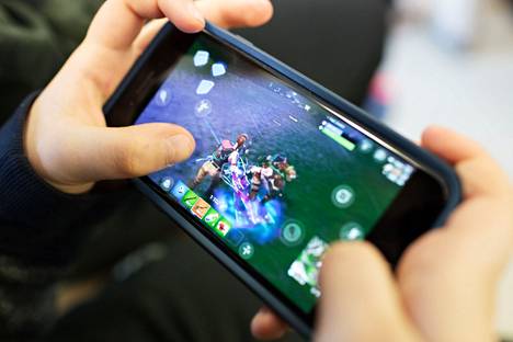 Epic Gamesin kehittämää Fortnite-peliä voi pelata muun muassa matkapuhelimella. 