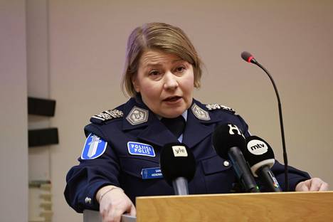 Poliisijohtaja Sanna Heikinheimo Poliisihallituksen ja Helsingin poliisilaitoksen mediatilaisuudessa Helsingissä.