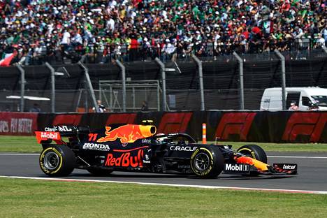 Max Verstappen ajoi Meksikon osakilpailun voittoon.