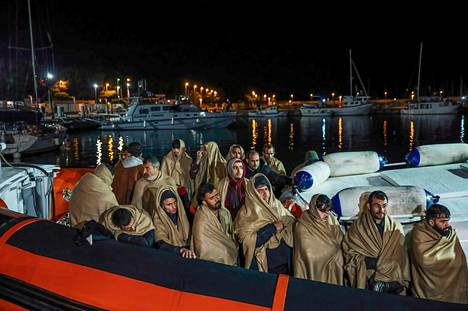 Siirtolaisia saapui Etelä-Italian Rosella Ionicaan lokakuussa 2022.