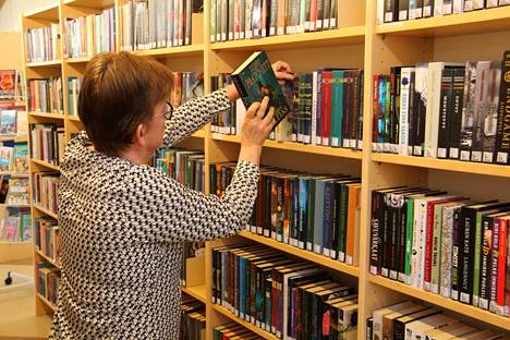 Kirjastoalalla ihmetellään, pitääkö kirjastojen maksaa oikeudesta käyttää kirjan kansia tai sisältöä silloinkin, kun ne tekevät ilmaista markkinointia lukemisen ja kirjallisuuden hyväksi.