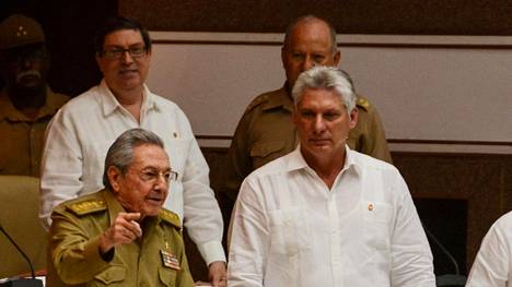 Kuuban vallanvaihto lykkääntyy, 86-vuotias Raúl Castro jatkaa presidenttinä huhtikuuhun