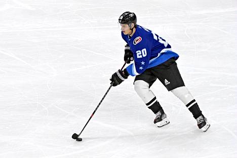 Sebastian Aho pukeutui vaihteeksi siniseen NHL:n tähdistöottelussa.