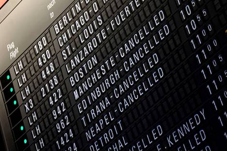 It-järjestelmän häiriö perui laajasti Lufthansan lentoja keskiviikkona. 