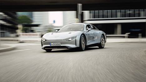 Mercedes-Benzin kulutti koeajolla Stuttgartista Silverstonen radalle keskimäärin 8,3 kilowattituntia sähköä sadalla kilometrillä.