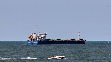 Žibek Žoly -niminen venäläisalus Karasun sataman edustalla Turkissa 2. heinäkuuta.