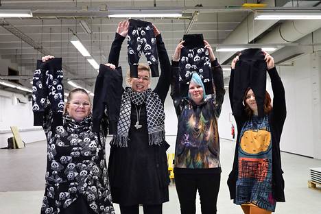 For about ten years, the maternity packaging has not contained clothes made in Finland.  Next year's package includes two trousers sewn in Varkaus.  They will be presented by artistic director Kati Kraemer (left), CEO Petra Ryymin, creative director Laura Kemppainen and CEO Ida Kuivalainen.