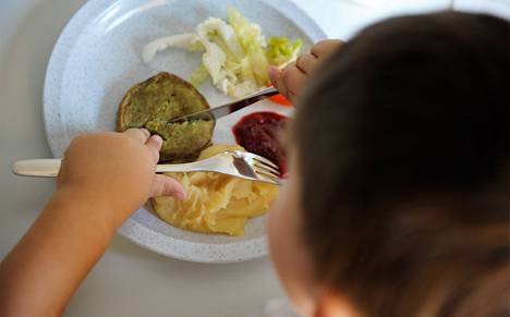 Lasten ruokavalio sisältää liikaa suolaa.