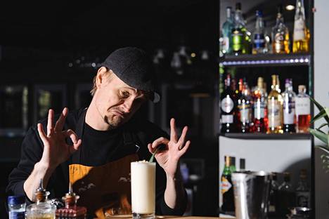 Turkulaisen Bar4:n Niclas Lundgren valmisti piña coladan ja oli lopputulokseen tyytyväinen.
