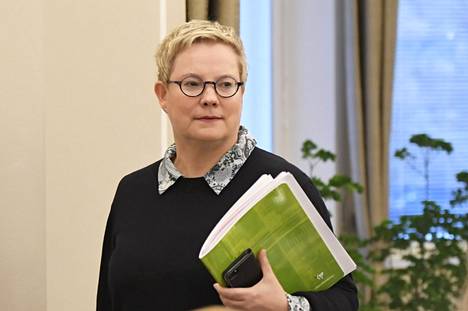 Valtakunnansovittelija Anu Sajavaara kuvattiin tiistaina valtakunnansovittelijan toimistolla Helsingissä.